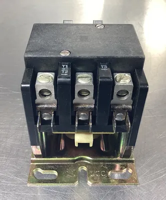 Joslyn Clark DP3C403-240, Definite Purpose Contactor, 40A, 3 Pole 4E-36