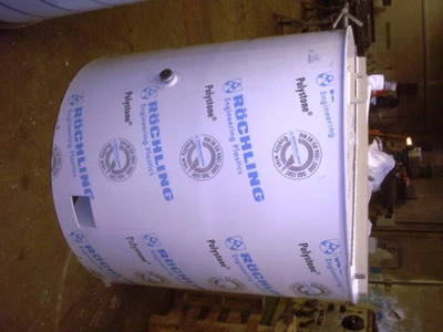 1,000 L Polypropylene Enclosed Tank