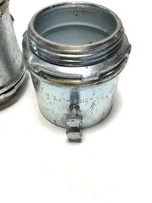 Topaz 637S 2-1/2” Steel Set Screw EMT/Rigid Conduit Connector
