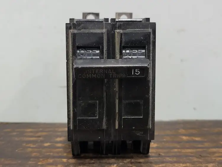 Used GENERAL ELECTRIC THQB2115 Switchgears British Columbia CA | Lenmark #242238