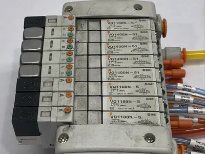 VV5QC11-08N7FD2 | SMC  Pneumatic Manifold 8-Station w/ 4x VQ1100N-5 4x VQ1400N-51 - Used