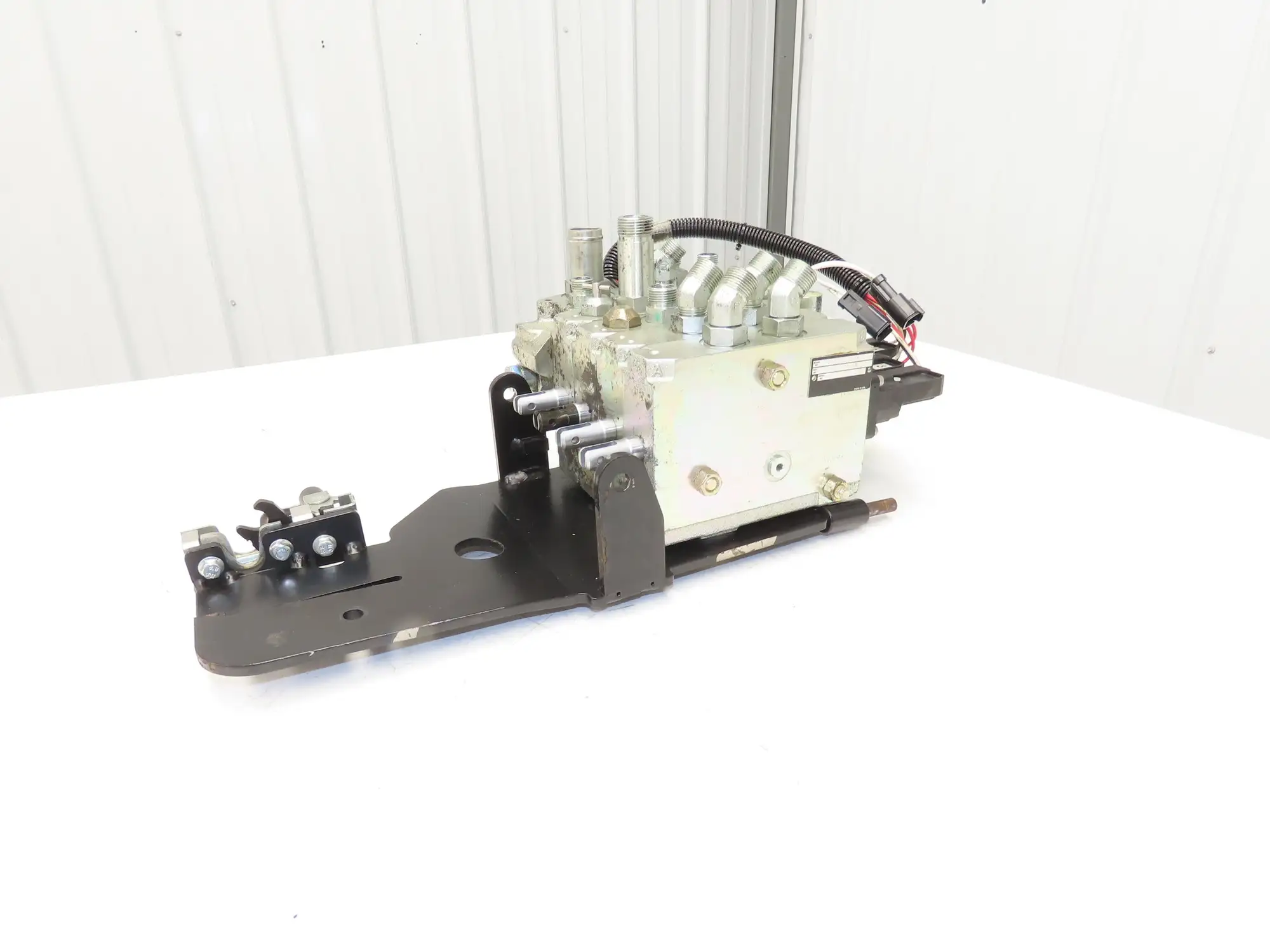 Hyster E80XN Forklift Hydraulic 4-Lever Spool Valve Forklift Mast Control