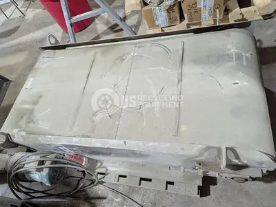 Unknown Manufacturer: Used 32" x 27' Infeed with Crossbelt Magnet