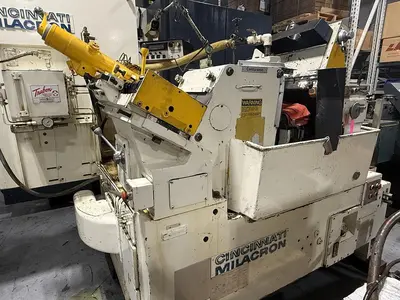 Used 1982 CINCINNATI MILACRON 220-8 Centerless Grinders Minnesota US | Source Machinery Sales #1541222