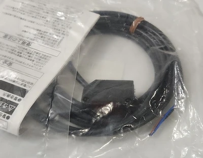 NEW Omron E3Z-R81
