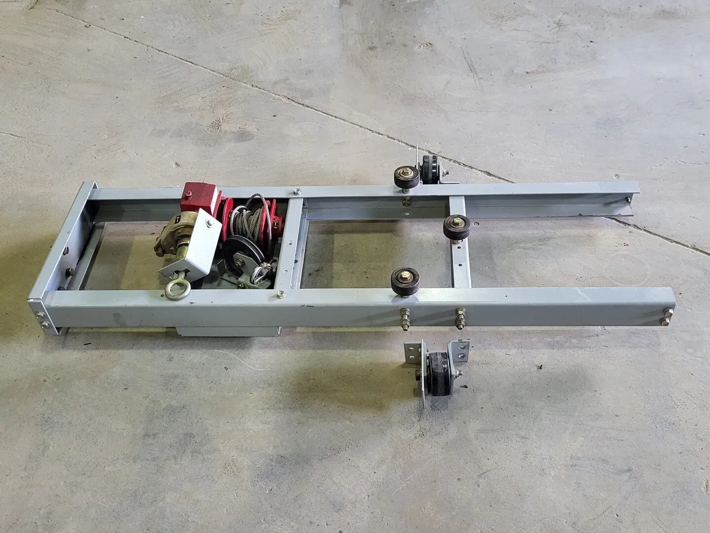 Traveling Overhead Lifting Hoist (For DS Breaker)