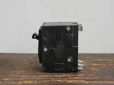 NEW SQUARE D QO240