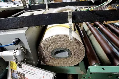 42" WIDE x 100' ROACH POWER DRIVEN ROLLER / BELT CONVEYOR, WITH VFD DRIVE: YOBRO #24712