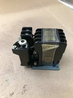 FUJI Electric SRC 3931-0 AC Magnetic Contactor Switch -NIB