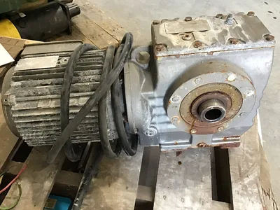 SEW GEAR MOTOR SA77TDT100M6-KS