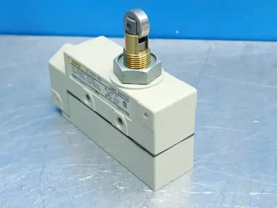 NEW OMRON ZEQ222S