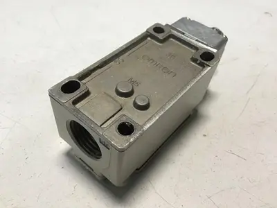 USED OMRON D4B-2171N
