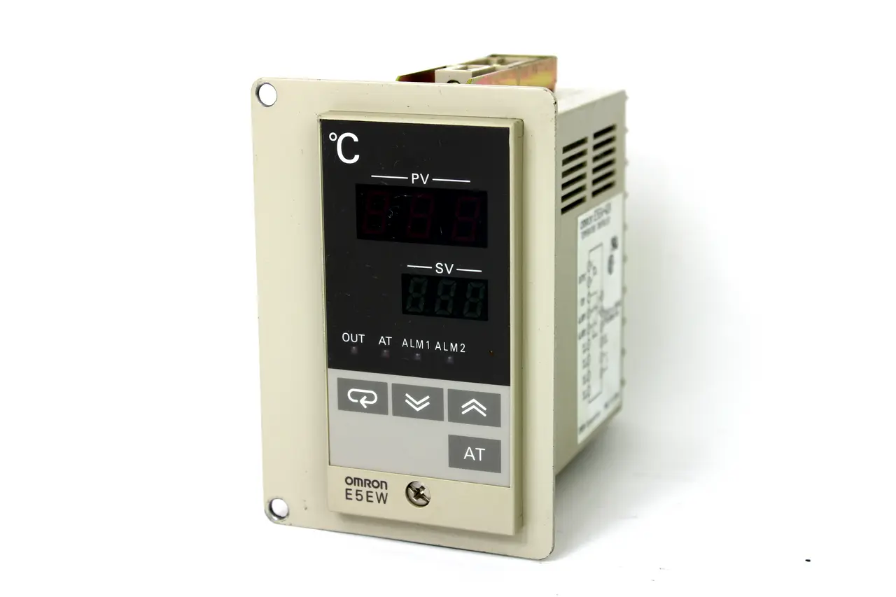 USED OMRON E5EW-Q2K