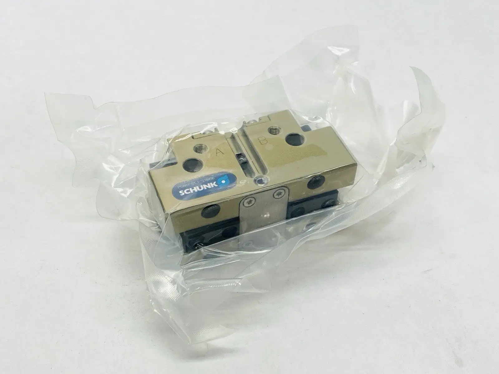 PGN-plus-P 64-1, 318496 | Schunk PGN-plus-P 64-1 Pneumatic Universal Gripper 6mm Stroke Per Jaw 318496 - New