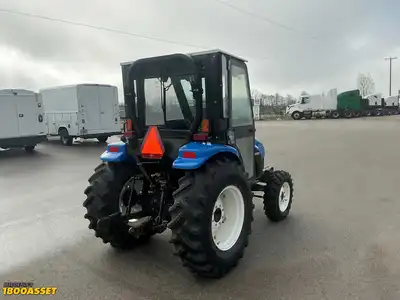 USED 2002 NEW HOLLAND TC40 TRACTOR