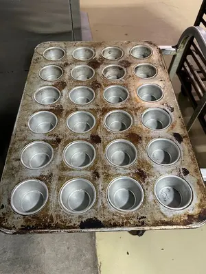 CHICAGO METALLIC _UNKNOWN_ Muffin/Cupcake Pans | Envoy Equipment LLC (1)