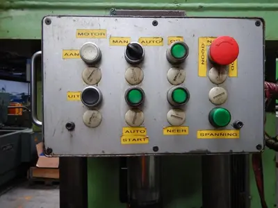 USED LBM 30 TON