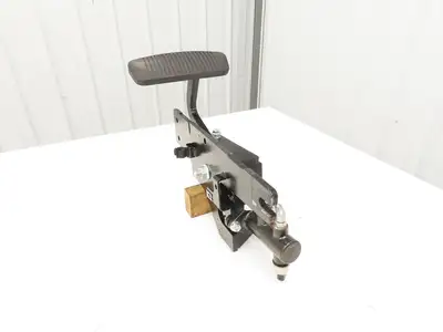 Hyster E80XN Forklift Brake Pedal & Master Cylinder & Bracket Assembly