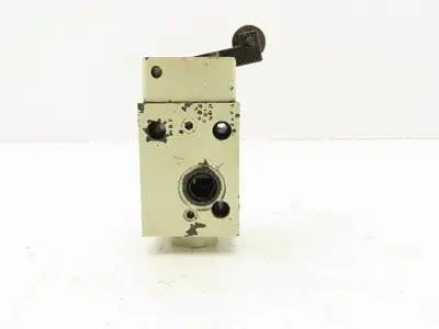Yuatsuseiko Oilic YV3581 Directional Control Cam Lever Valve 2-Pos Spring Return