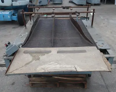 SPC8567  Accumulation Table 30" x 44" rectangular bottle feed table CS