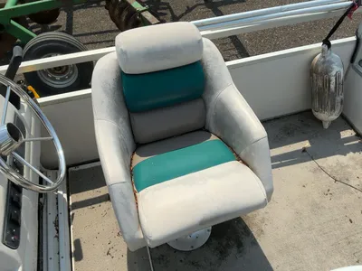 1998 Manitou Unknown 20' Pontoon Boat