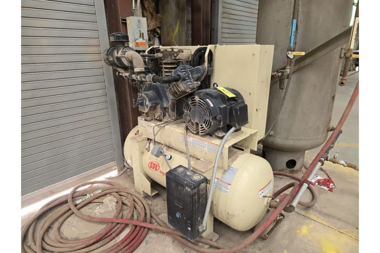 Used _UNKNOWN_ _UNKNOWN_ Tank Mounted Air Compressors Texas US | IRS Auction #1572775