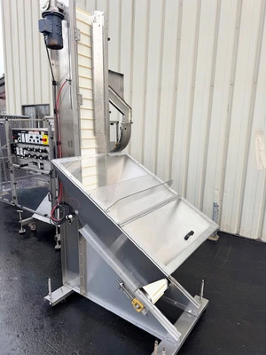 E-PAK 8-Quill Inline Screw Capper with Waterfall Style Cap Sorter