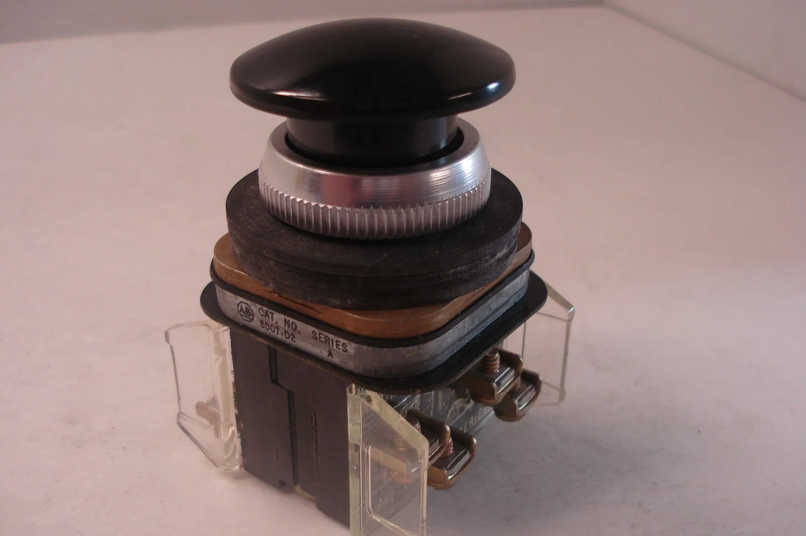 USED ALLEN BRADLEY 800T-D2 SER. A