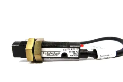 NEW CUTLER HAMMER 13104AQD07 PHOTOELECTRIC SENSOR