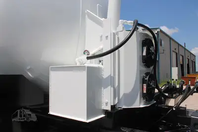 Used 2019 VOLVO VHD64B200 Vacuum Truck Texas US | Roll Off Truck World #1491991