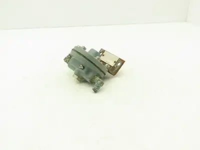 Moore Products 62V 7135S6AK 1/4" Pneumatic Constant Differential Relay