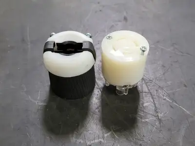 30A, 3-ph, 250V Twist-Lock Female Connector