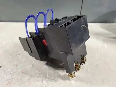 Disconnect Switch w/ 3 Times 25 Amp Fuse LPJ-25SP