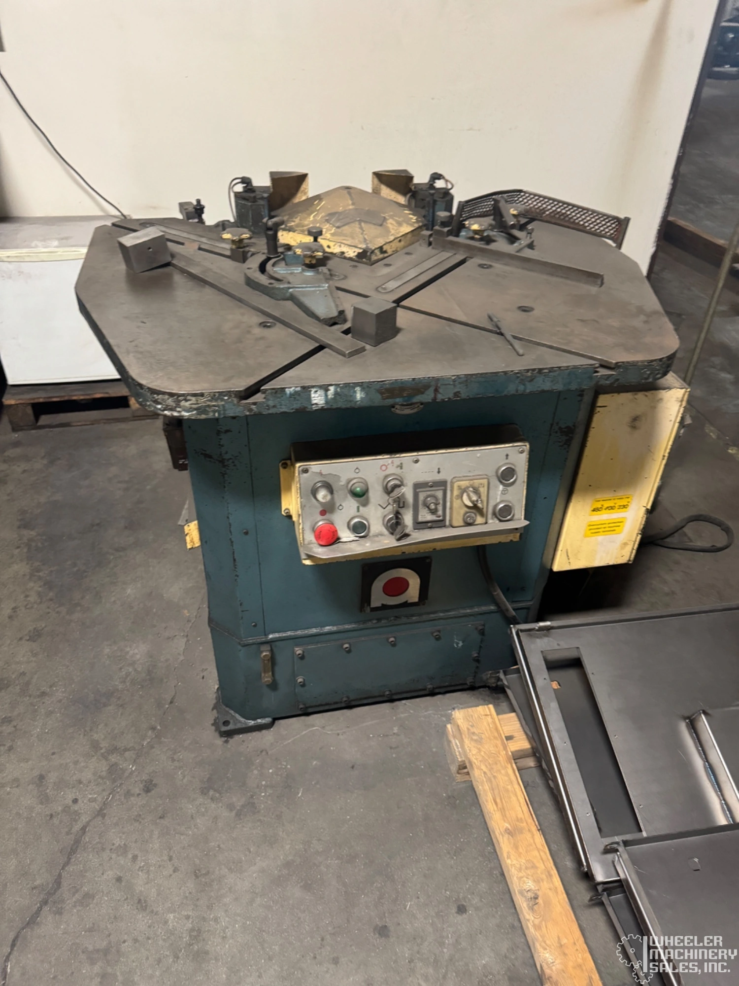 AMADA CS-220 Hydraulic Corner Notcher #8138 #2