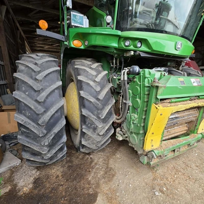 JOHN DEERE 8800 chopper | Iron Listing (15)