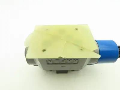 Toyooki Kogyo HD3-2S-KCP-03A-LYD2 Hydraulic Directional Solenoid Valve 24VDC