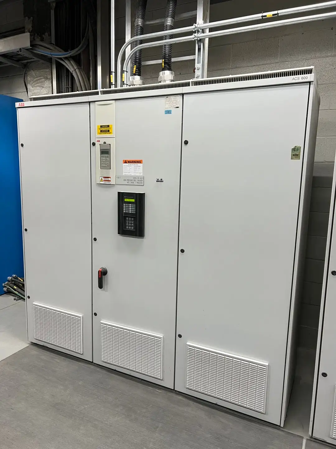 VFD Unit ACS627-0760-6-00HM1204932B, 0-575VAC, 0-300hz, 3 Sections