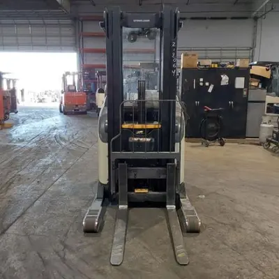 USED 2016 CROWN RR5725-45