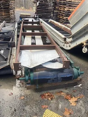 USED UNKNOWN MANUFACTURER: NEW 30 INCH CLEATED INFEED