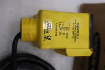 NEW OPEN BOX Banner Engineering Q45VR3LV Photoelectric Sensor STK K2081CC