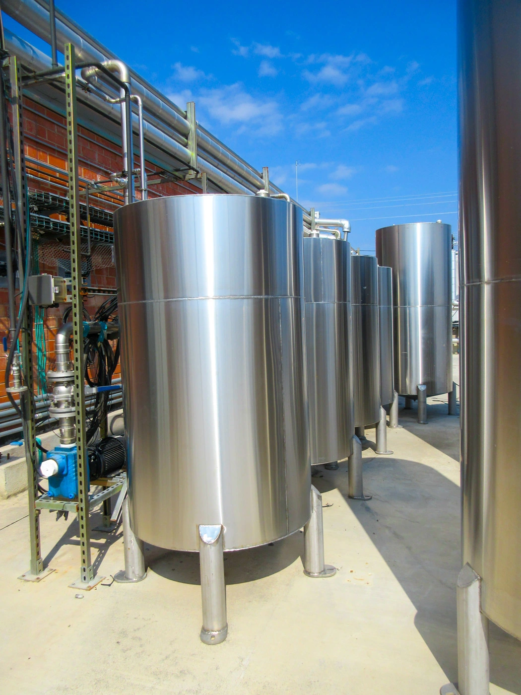 Vertical Tanks ss NEW 400 gallons