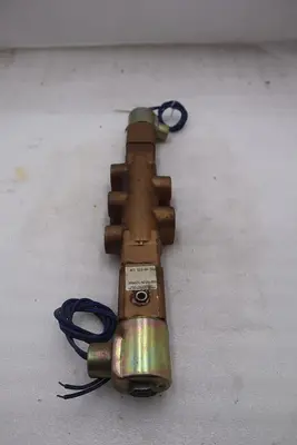 Versa 4 Way Valve VXX-4524-A120 4 Way / 3 Position STOCK 4718