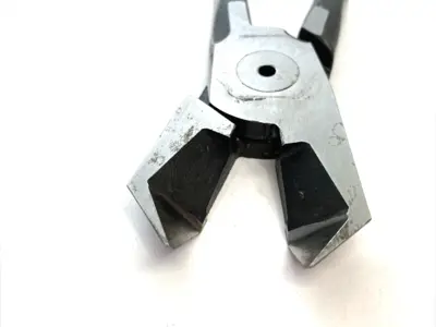 USED VESSEL ANGLED NIPPING BLADES FOR HAND HELD AIR NIPPER