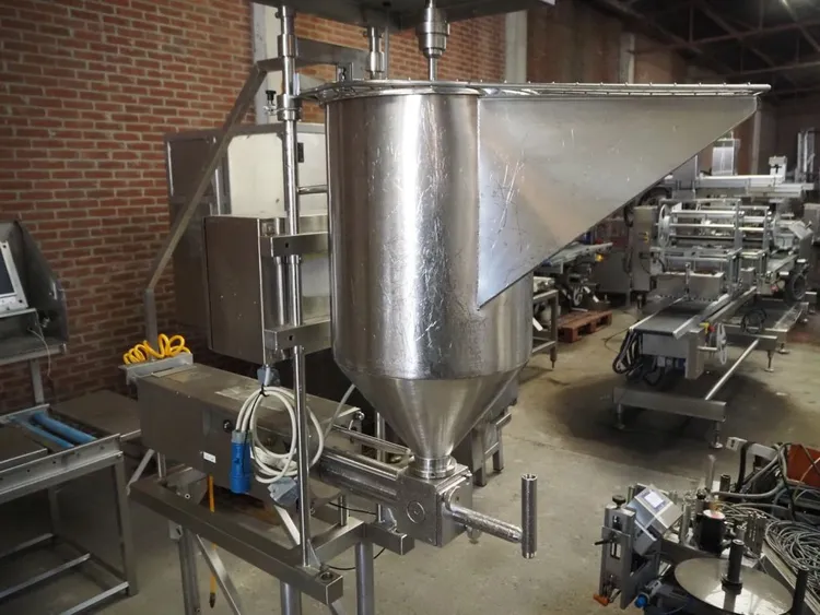 Used 2010 APPLE INTERNATIONAL MR900 Liquid Paste Fillers Vertical Form & Fill PL | Perry Equipment #121734