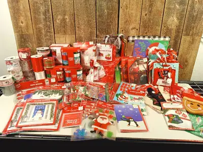 Lot of Christmas (gift bags, ribbon, etc.)
