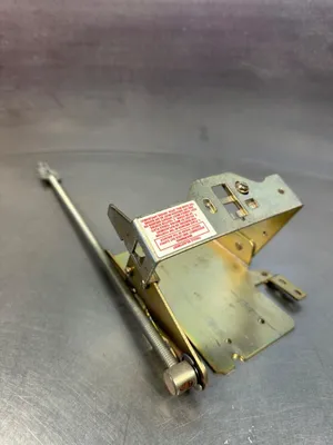 ALLEN BRADLEY 1494V-M40 SER. A Breaker Disconnect Hardware (4E-19)