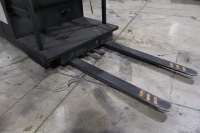 CROWN SP3420-30 STAND-UP ELECTRIC ORDER PICKER LIFT TRUCK | Levy Recovery Group (18)