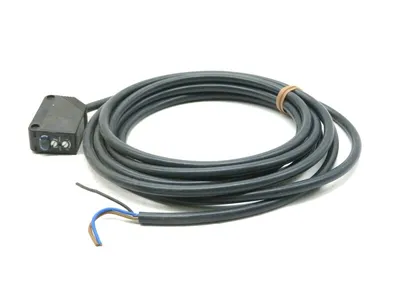 NEW OMRON E3Z-D82 PHOTOELECTRIC SWITCH 12 TO 24 E3ZD82