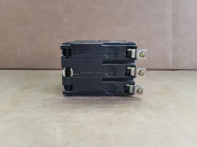 Used SQUARE D QOB315 Switchgears British Columbia CA | Lenmark #1438572