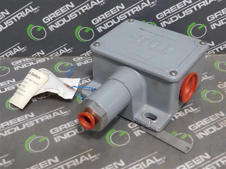 Used SOR, INC. 1NN-K45-N4-C1A-RR Pressure Switches | Green Industrial #682349